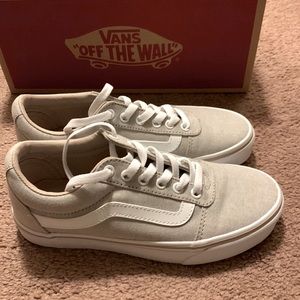 BRAND NEW Vans Lo Ward in Taupe size 6